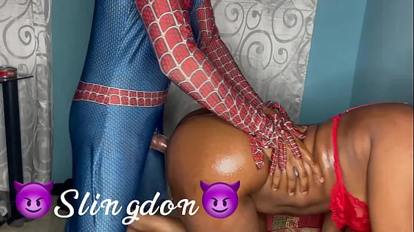 XXX Spiderman saved the city then fucked a fan Tabung hangat
