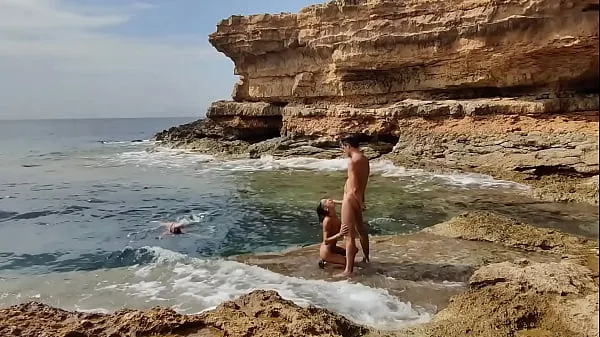 XXX Divers watch us fuck on the beach الأنبوب الدافئ