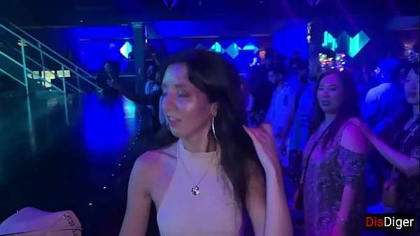 XXX Horny girl agreed to sex in a nightclub in the toilettubo caldo