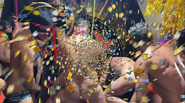 XXX Suruba de Machos no Carnaval Brasileiro - Carnival Orgy in Brazil ống ấm áp