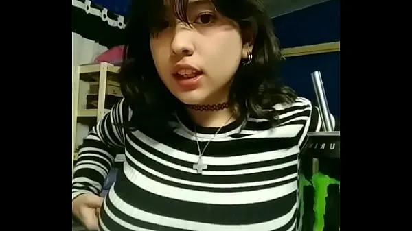 XXX Whore takes them out of her blouse الأنبوب الدافئ