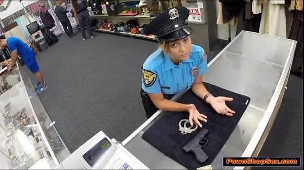 XXX Police officer pawns her gun and is fucked lämmin putki